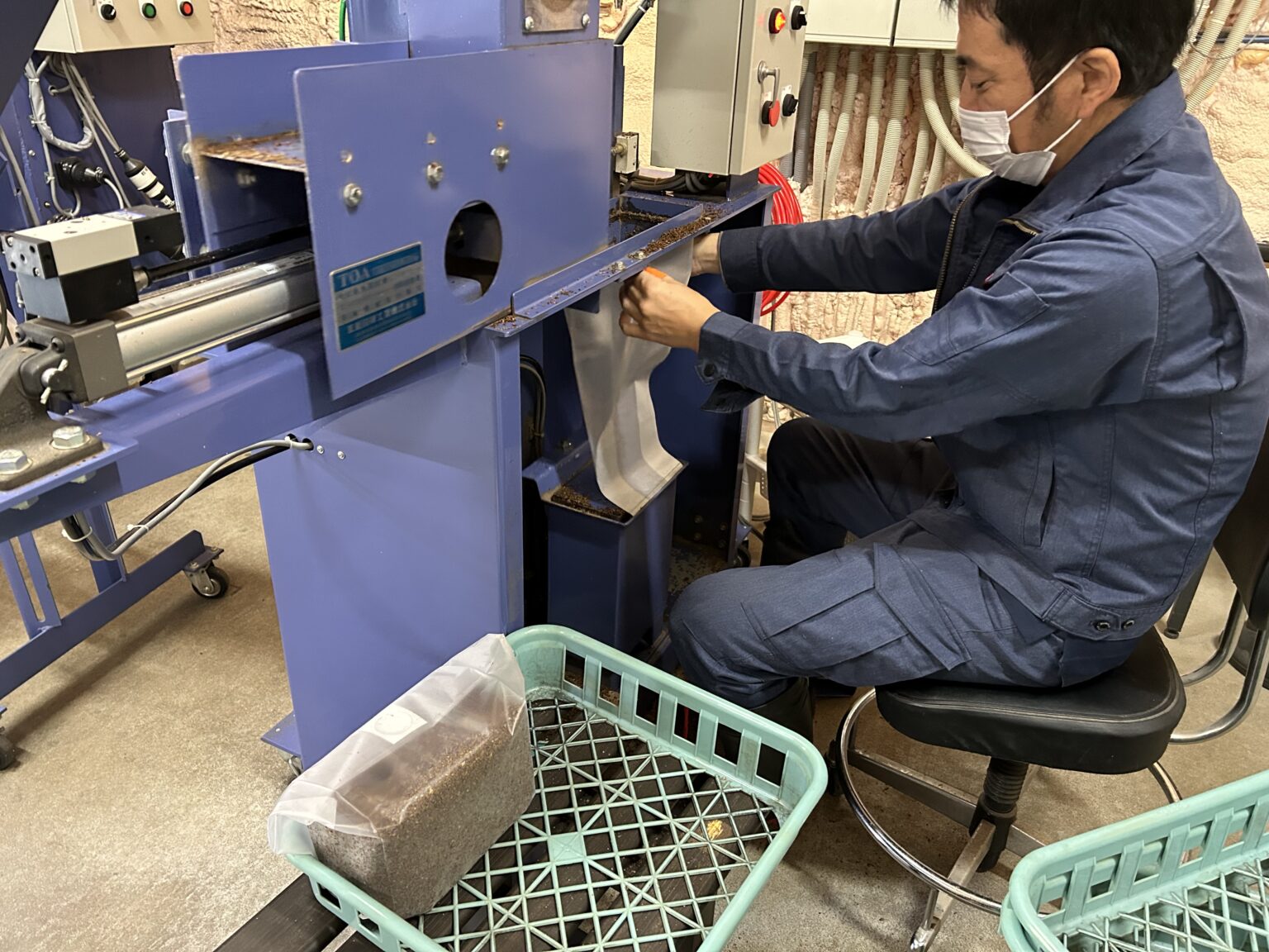 菌床製造作業 ふじやまきくらげ